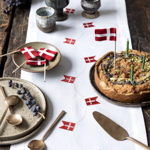Langkilde & Son Table runner with Dannebrog
