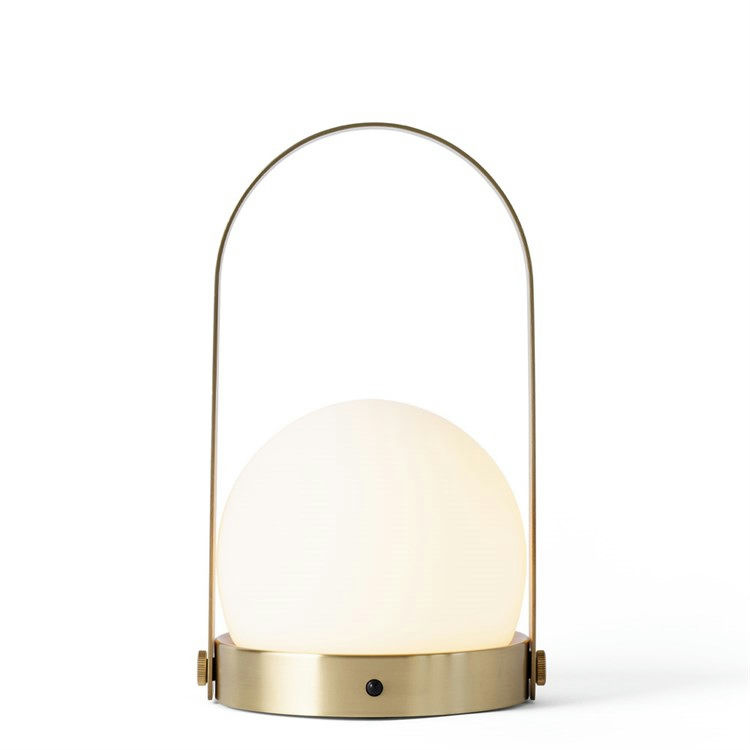 Audo Carrie Transportabel Bordlampe Brushed Brass