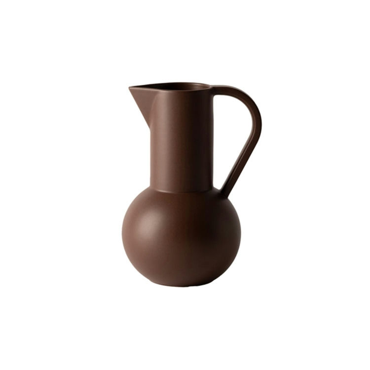 Raawii Strøm Jug Small Chocolate